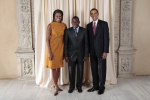 L'Hon. Gabriel NTISEZERANA,  Président du Sénat du Burundi aux côtés du couple Obama.