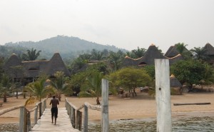 Le  Blue Bay Resort  qui donne sur le lac TANGANIKA   ( Photo : iwacu-burundi.org )