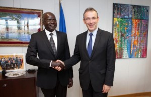 M. Andris Piebalgs, membre de la CE charge du Développement reçoit  S.E. Gervais Rufyikiri,  Vice-Président du Burundi    ( Photo / 2012  : ec.europa.eu/avservices )