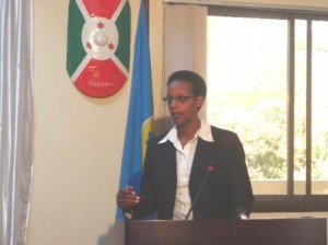 Dr Rose Gahiru, Ministre  burundaise de l'enseignement de Base et du Secondaire, au Sénat. ( Photo : PPBDI.COM )