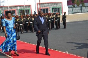 Départ du Président du Burundi, S.E. Nkurunziza Pierre, pour le Sommet Afrique-Arabe au Koweit. (Photo: Igihe.bi))