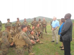 Visite du secrétaire de la Marine américaine M.Raymond Mabus  à Mudubugu  (Photo: ppbdi.com) 