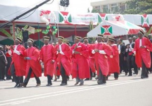 les-magistrats-defilent-lors-de-la-celebration-du-cinquantenaire-de-lindependance-a-bujumbura_1