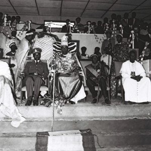 ( A droite Mgr  Michel NTUYAHAGA )"Au Stade de Muramvya le Roi assiste aux festivités". Identifier: LH 27. Date: 1966. Coverage: Burundi. Author/Creator: Lazare Hagerimana.