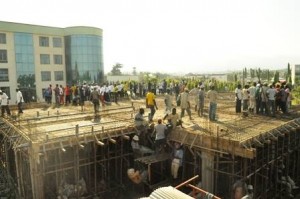 La Construction d'un Hotel en face de la Permanence Nationale du parti CNDD-FDD à Bujumbura  ( Photo : facebook.com/cndd.fdd)