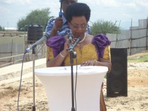 La ministre de la Santé publique et de la lutte contre le sida au Burundi, Dr. Sabine Ntakarutimana,