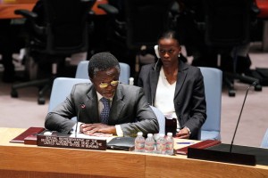 Le Représentant spécial du Secrétaire général au Burundi, le Gabonais M. Parfait Onanga-Anyanga, lors d'une réunion du Conseil de sécurité sur ce pays. (Photo ONU)