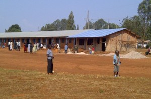 Certaines salles de classe sont encore en construction  ( Photo : Iwacu-burundi.org )