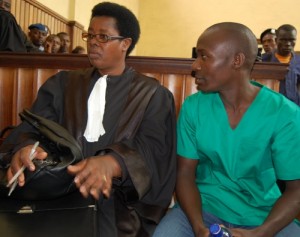 L' avocat et son client  ( photo : iwacu-burundi.org ) 
