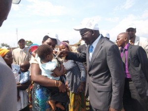 S.E. Gervais Rufyikiri, Vice-Président du Burundi en charge du socio-économique, lance  la semaine santé mère-enfant, deuxième édition 2014 ( Photo: vicepresidence2.gov.bi )