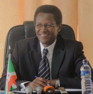 M. Tharcisse Nkezabahizi ,  Ministre en charge des Télécommunications, de l’Information, de la Communication et des Relations avec le Parlement ( photo: burundi-gov.bi )