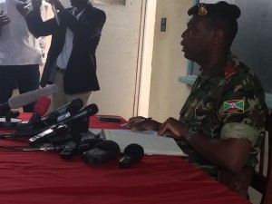 Le Colonel Gaspard Baratuza, Porte-Parole de l'armée burundaise - la Force de Défence Nationale (FDN) 