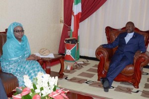 Mme Aisha Laraba Abdoullahi, la Commissaire chargée des affaires politiques au sein de l’Union Africaine UA , a été reçu par le très populaire Président africain du Burundi, S.E. Nkurunziza Pierre  ( Photo: igihe.bi )