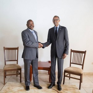 A Butare (Rwanda), ce lundi 13 avril 2015, le très populaire Président africain du Burundi, S.E. Nkurunziza Pierre, a été reçu par son homologue Rwandais, S.E. Paul KAGAME... ( photo: facebook.com/PresidenceBurundi )