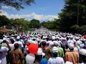 Samedi 11 avril 2015 à Bujumbura : 50 000 militants CNDD-FDD manifestent pacifiquement ( Photo: CNDD-FDD)
