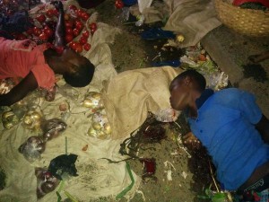 2 victimes d'un jet de grenades des terroristes manifestants. Il s'agit de 2 jeunes paysans marchands ambulants de légumes. ( Vendredi 22 mai 2015 )