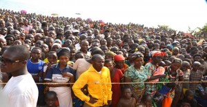 A Makamba, Nyanza lac, mai 2015, Les réfugiés Barundi de retour de Tanzanie émus et rassurés de voir leur Président, S.E. Nkurunziza Pierre  (Photo :  www.facebook.com/PresidenceBurundi)