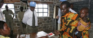 Under the eyes of international observers Woman getting her voters cards for the election of communal councillors  today in Cancuzo in Burundi. ONUB/ friday 3 June 2005. Martine Perret