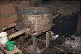 Fabrication de l’alcool Kanyanga ( Photo: igihe.com )
