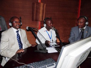 Le 1er Vice Président visite la radio privée burundaise - radio Star FM  ( Photo : http://presidence.gov.bi   )