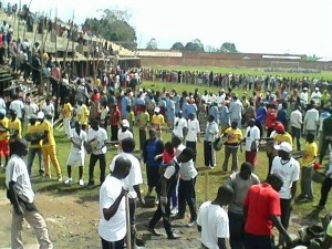 Burundi :  Gukora - Travaux de Développement Communautaires au stade de ‪Ngozi - 7 nov 2015 ( Photo : Ikiriho.bi )