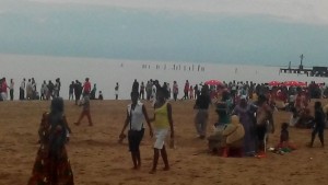 Burundi : Bonne année 2016 depuis la plage du Lac Tanganyika ( twitter.com/LionelYves )