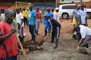 Travaux Communautaire au Stade de KUGASAKA KWA INARUNYONGA ( Ngozi )   Prise le 15 novembre 2014  - Photo : Pierre Nkurunziza