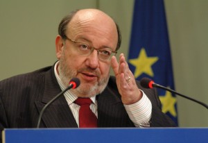 Press conference by Louis Michel, member of the EC in charge of Development and humanitarian aid ( Photo: Lepeuple.be )