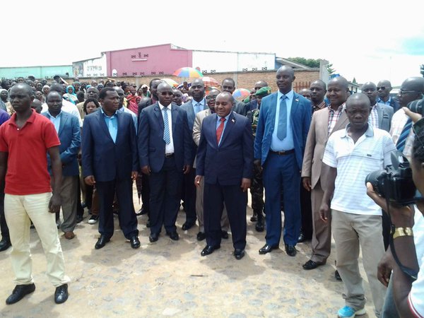 Burundi  : Visite du vice-président en charge de l'économie au port de Rumonge   ( photo:  Isidore Ntirampeba et Jeanne Mukenguruka  - 2016)