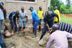 Burundi : TDC - Contruction du stade Kugasaka et du centre de santé de Mushitsi à Ngozi ( Photo : ppbdi.com   2016 )