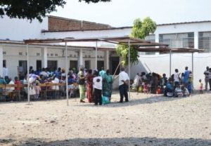 Des réfugiés congolais qui attendent le renouvellement de leur carte de réfugié au près de l’ONPRA ( Photo : iwacu-burundi.org )