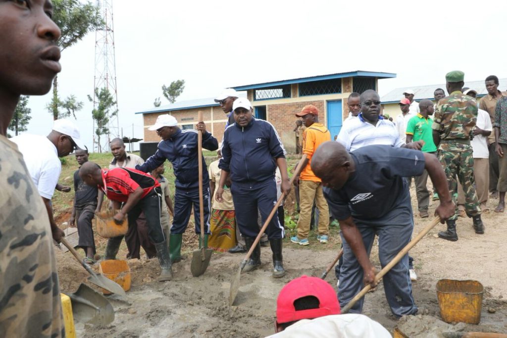 Burundi : TDC - Construction du stade de Buganda à Cibitoke ( Photo: 2ème Vice Présidence du Burundi )