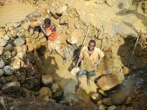 Exploitation artisanale des mines d'or de Mabayi à Cibitoke ( Photo : amayagwa )