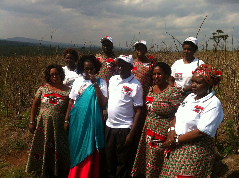 Burundi : A Karusi, le CNDD-FDD remercie les citoyens pour la réussite des élections 2015  ( Photo : Evelyne Butoyi  2016 )