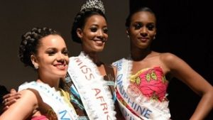 Photo : Kelliah Kanyamuneza (centre) en compagnie des 1ère et 2ème dauphines, Miss Niger et Miss Côte d'Ivoire ( source Midi Libre ) .
