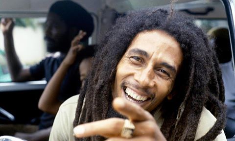 "Wa munsi washitse aho turamuka twibuka umwami w'umudiho wa reggae Bob Marley ! " - #PeaceAndLove, ( 11/05/2016 )