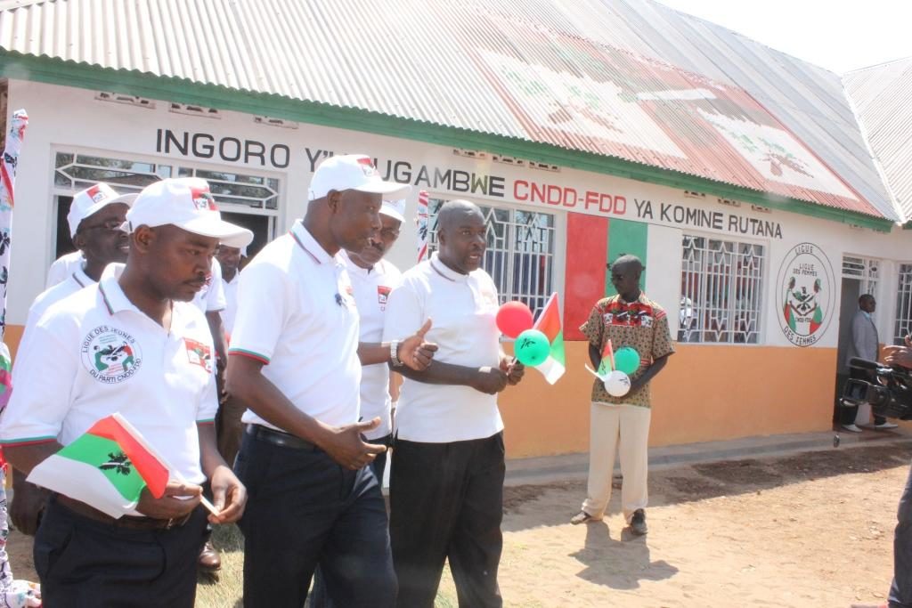 Burundi : CNDD-FDD, Inauguration de la permanence communale de Rutana ( Photo : Christophe Karorero    9/07/2016 )