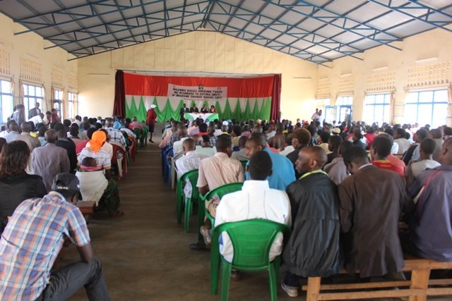 Burundi – dialogue interburundais : Commune Muramvya – Mettre en place une politique emploi spéciale jeunesse au chômage ( Photo : NYAMWERU Anicet 11/08/2016 