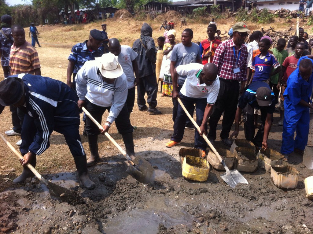 Burundi : TDC à Bubanza – Construction du Stade de Bubanza ( Photo : Richard Ndayisenga 2016 ) 