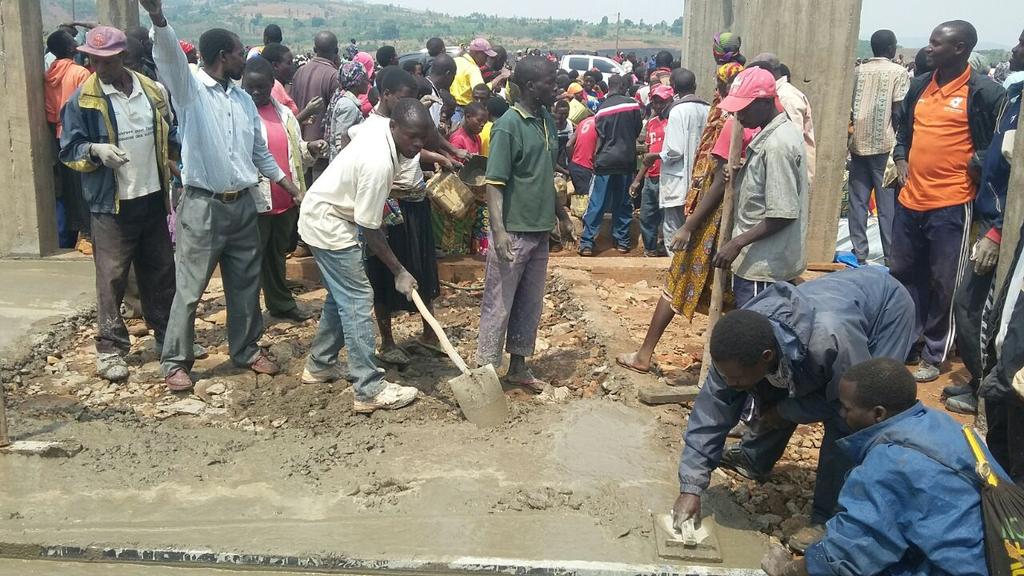 Burundi : TDC à Gitega / Bugendana  – Construction de l’une école technique sur la colline Mwurire ( Photo : Doriane Munezero  2016 ) 