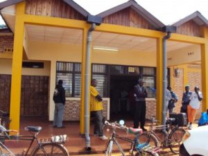 Burundi : La Poste - De 33 bureaux postaux en 2006 à 143 en 2016  ( Photo : poste.bi   2016  )