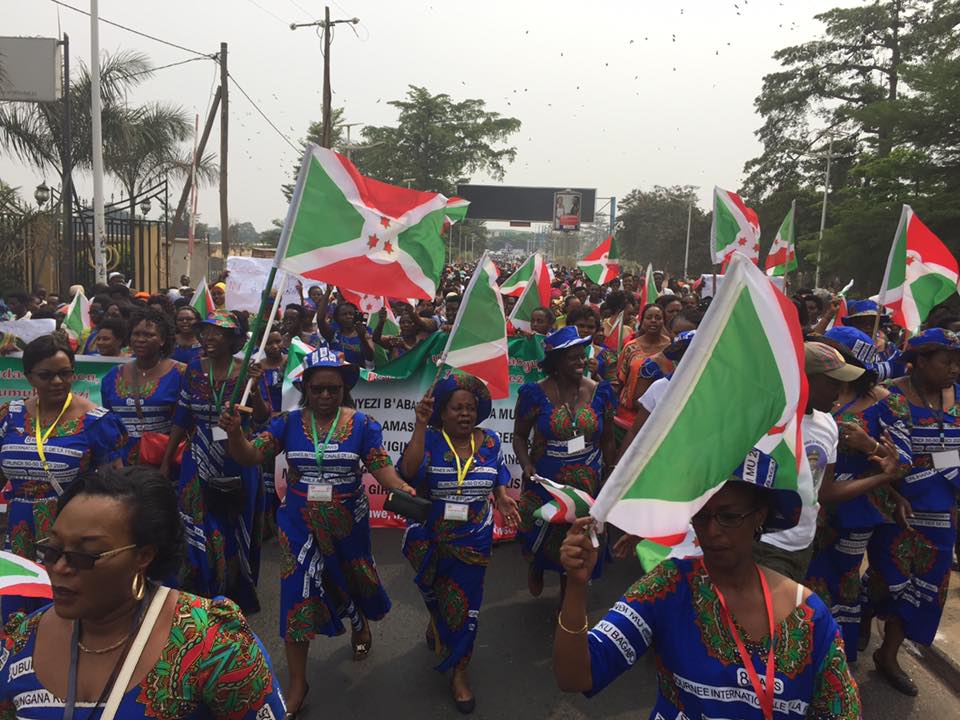 Burundi : Des dizaines de milliers de femmes BARUNDI disent non à la résolution française 2303 à l'ONU ( Photo : WAPBURUNDI, EVELYNE MANIRAGABA, PROVIDANCE NIKIZA , NKURIKIYE EZECHIEL; NDAR F-X etc)