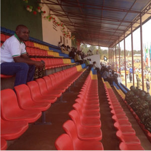 Burundi : TDC à Ruyigi - Les parlementaires bétonnent des salles au stade Urumuri  ( Photo : Willy Nyamitwe   Aout 2012 )