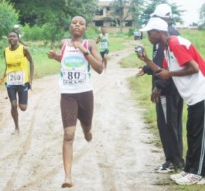 La Fédération d'Athlétisme du Burundi organise un Cross country à Mwaro ( Photo : ppbdi.com 2016 )