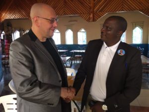 M. Luc Michel, un ami  du Burundi et  M. Gad Niyukuri, gouverneur de la province Makamba au sud du Burundi ( Photo : Mai 2016 )