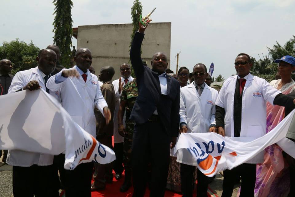 Burundi :  Inauguration de l'usine de production de lait pasteurisé NATURA  ( Photo : ikiriho  2016 )
