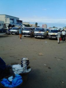 Burundi :  Désengorgement de la ville de Gitega - les parkings déménagent     ( Photo : Parking Bujumbura   2016 )