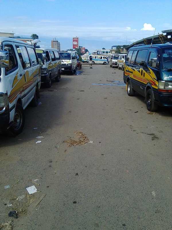 Burundi :  Désengorgement de la ville de Gitega - les parkings déménagent     ( Photo : Parking Bujumbura   2016 )