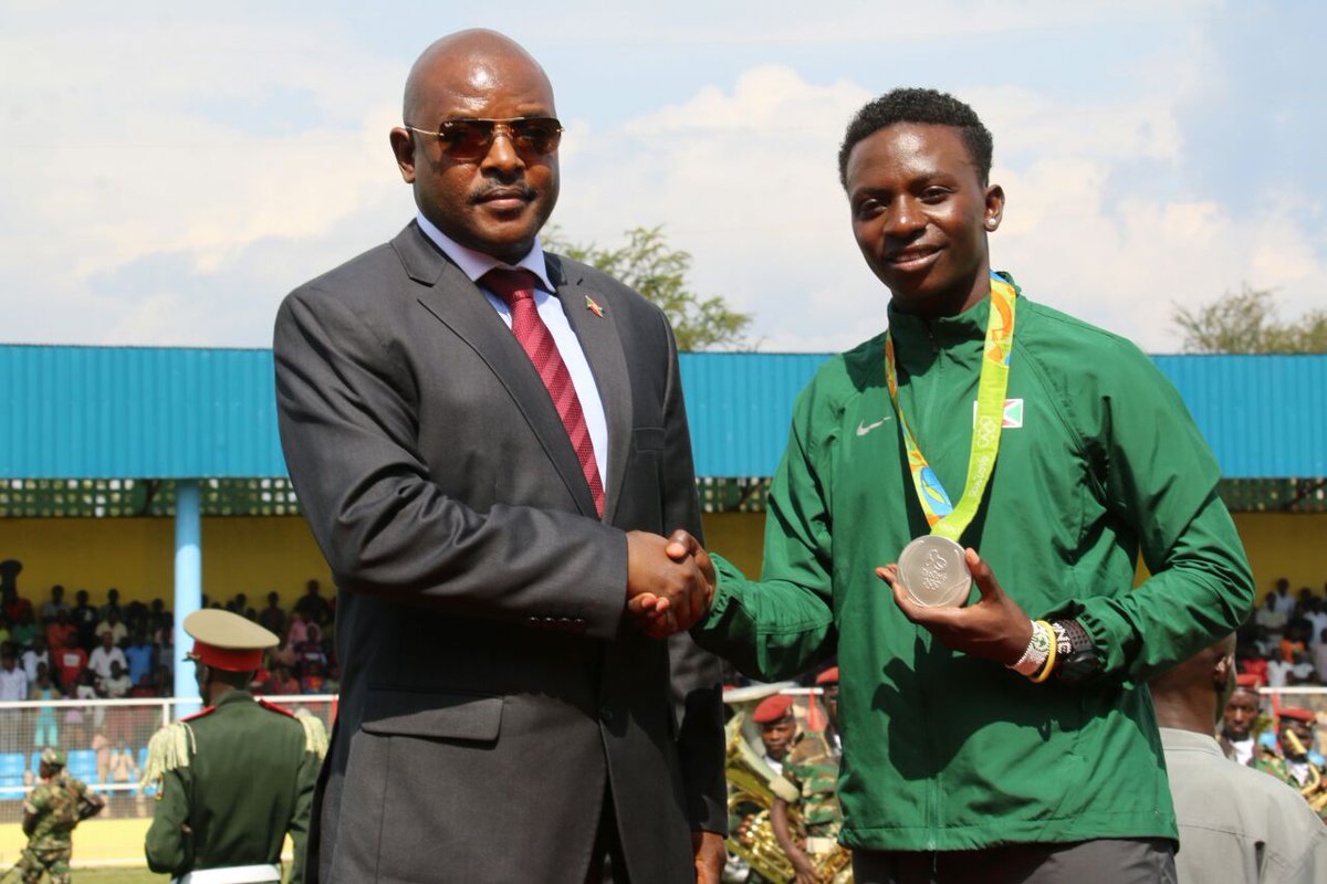 Burundi : Francine Niyonsaba anoblie au stade Urunani à Cibitoke ( Photo : Jean-Claude Nshimirimana 2016 )