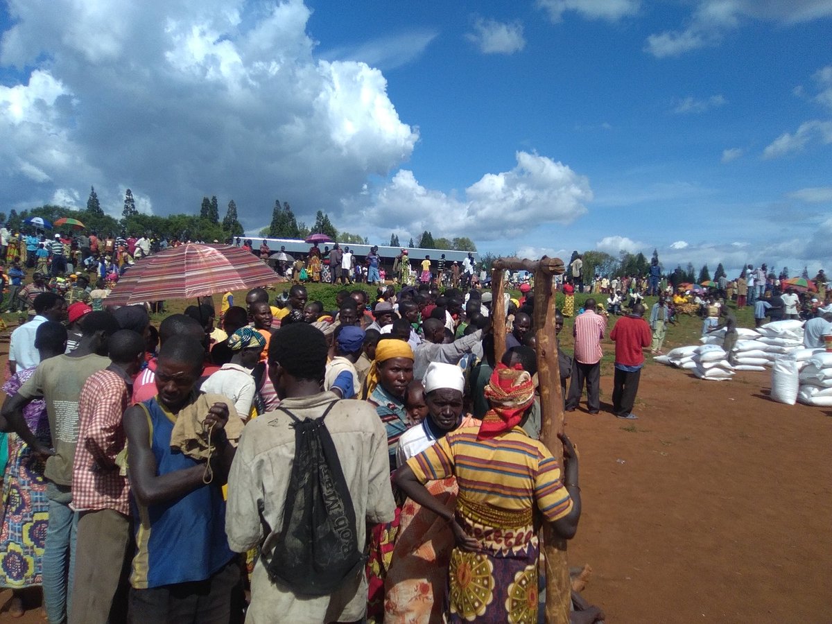 Burundi : Don de 52 tonnes de vivre - solidarité nationale face à la famine à Kirundo    ( Photo : Nubwacu Yves Lionel  2016 )